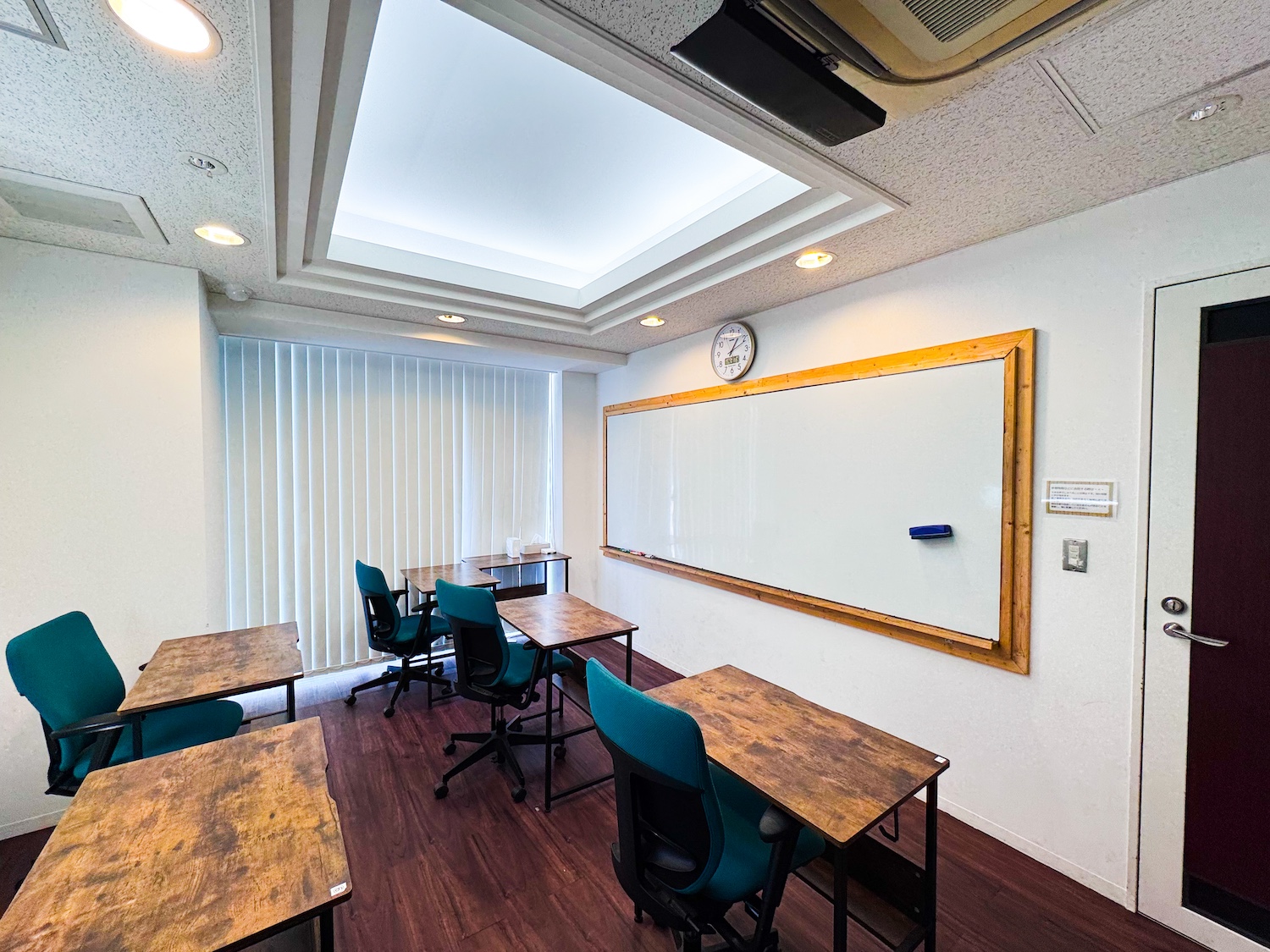 医学部予備校メディセンス大阪天満宮校　教室内の様子2